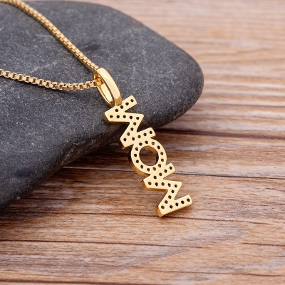 Zircone Mom Letter Glittering | Crystal Pendant Necklace