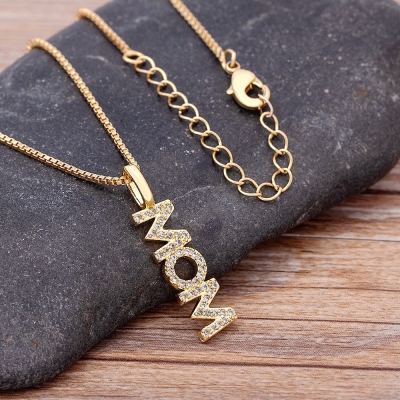 Zircone Mom Letter Glittering | Crystal Pendant Necklace