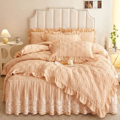 Soft Breathable Ruffle edge Bedding Set