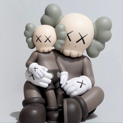 Holiday Chang bai: Kaws Statue Big - One-of-a-Kind Souvenir